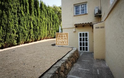 Spacious villa with guest apartment within short distance of the center of Altea la Vella.